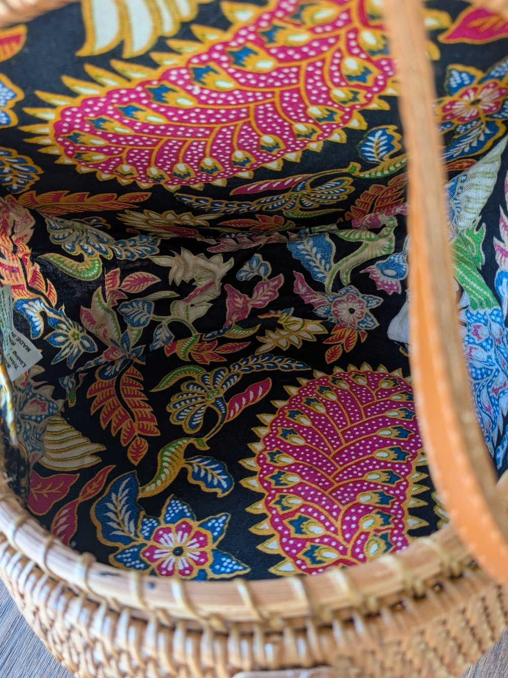 Woven Round Tan Purse Shoulder Bag Snap Closure + Colorful Paisley Lining Print - Picture 8 of 9